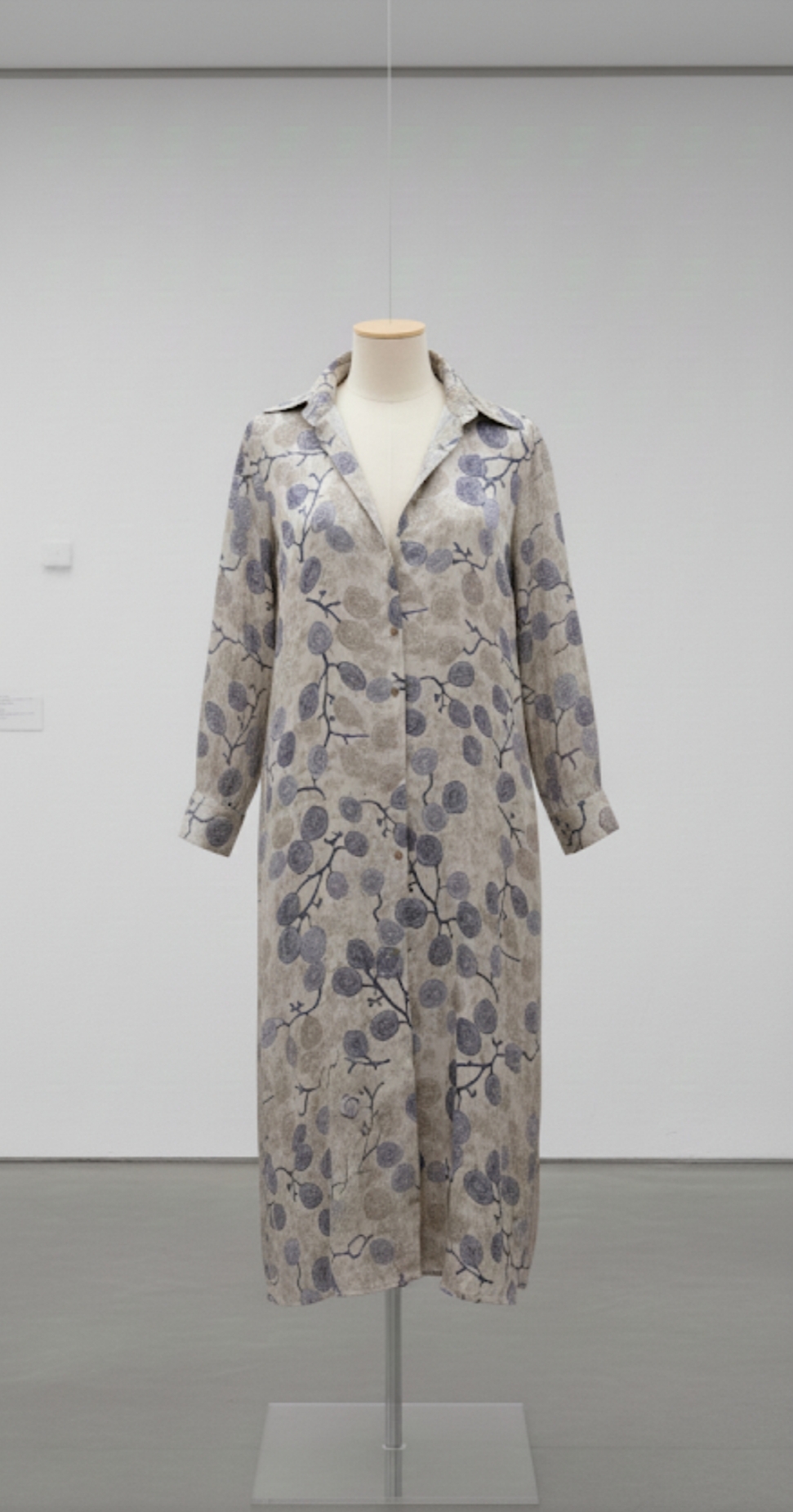 CAMISERO EN SEDA SATINADA EN CIRCULOS AZUL