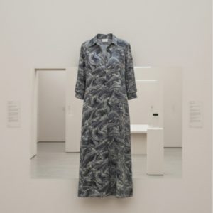 CAMISERO DE SEDA SATINADA EN TONOS GRISES